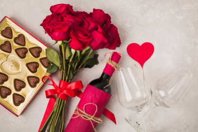 Chọn quà lãng mạn cho một dịp kỷ niệm hoàn hảo: Hoa hồng và rượu vang